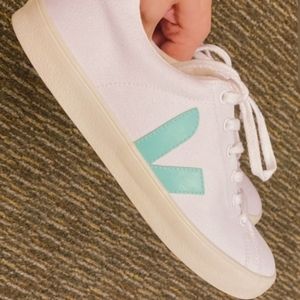 Brand New *** VEJA shoes *** Authentic
